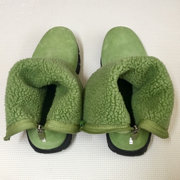 Lands’ End Women’s winter boots - Picture 3 of 10